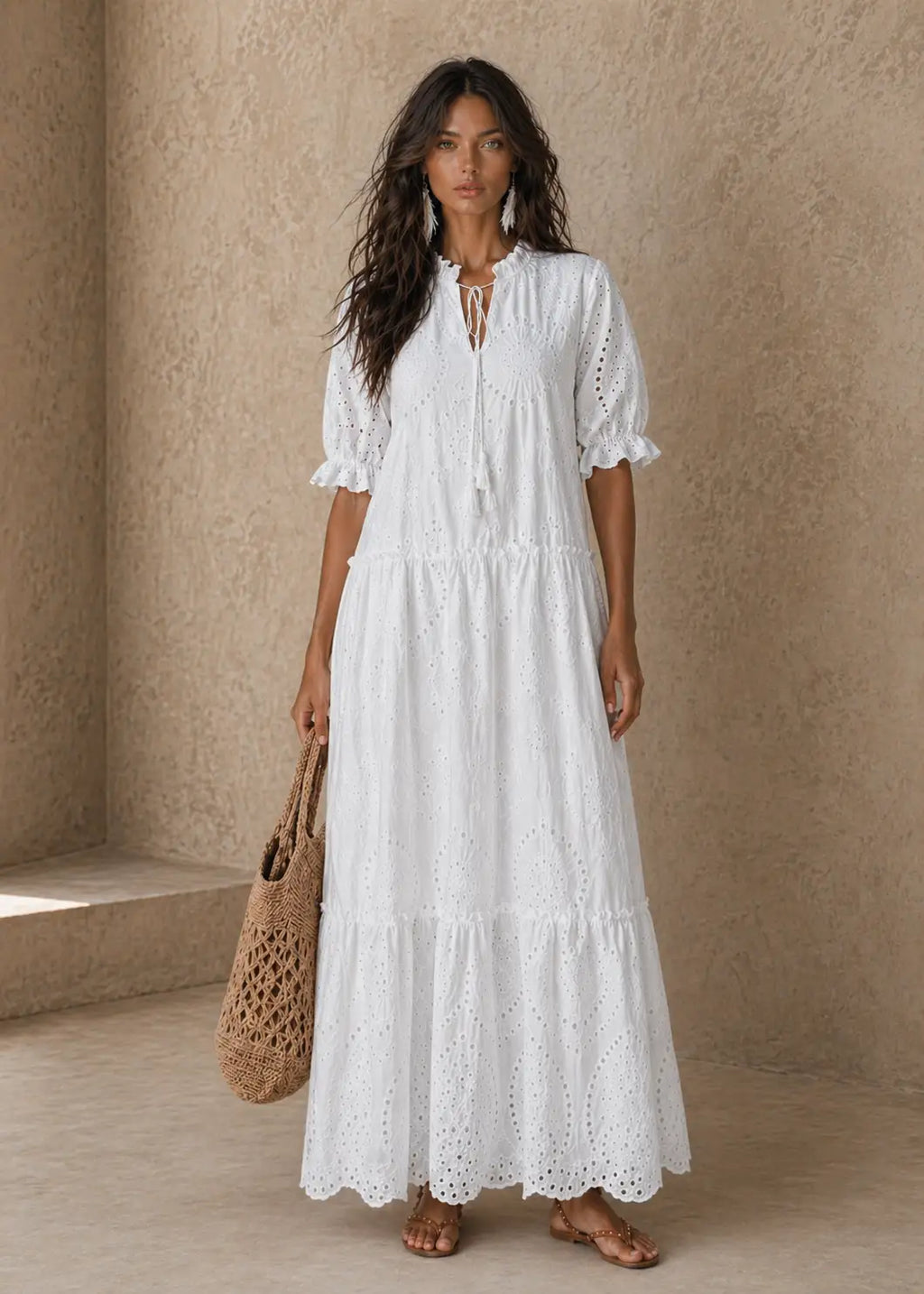 Vestido largo blanco bordado calado, volantes y corte holgado bohemio