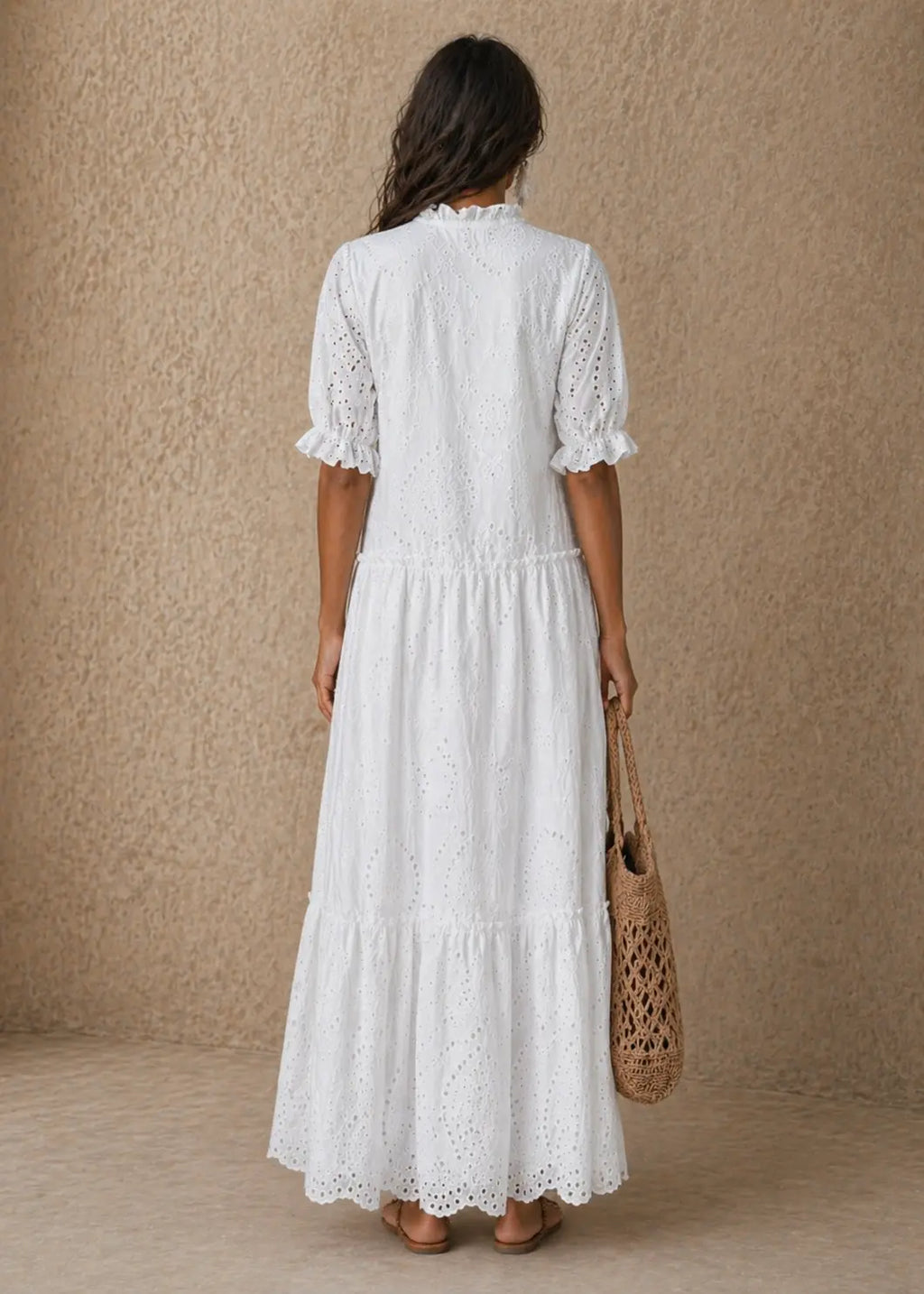 Vestido largo blanco bordado calado, volantes y corte holgado bohemio