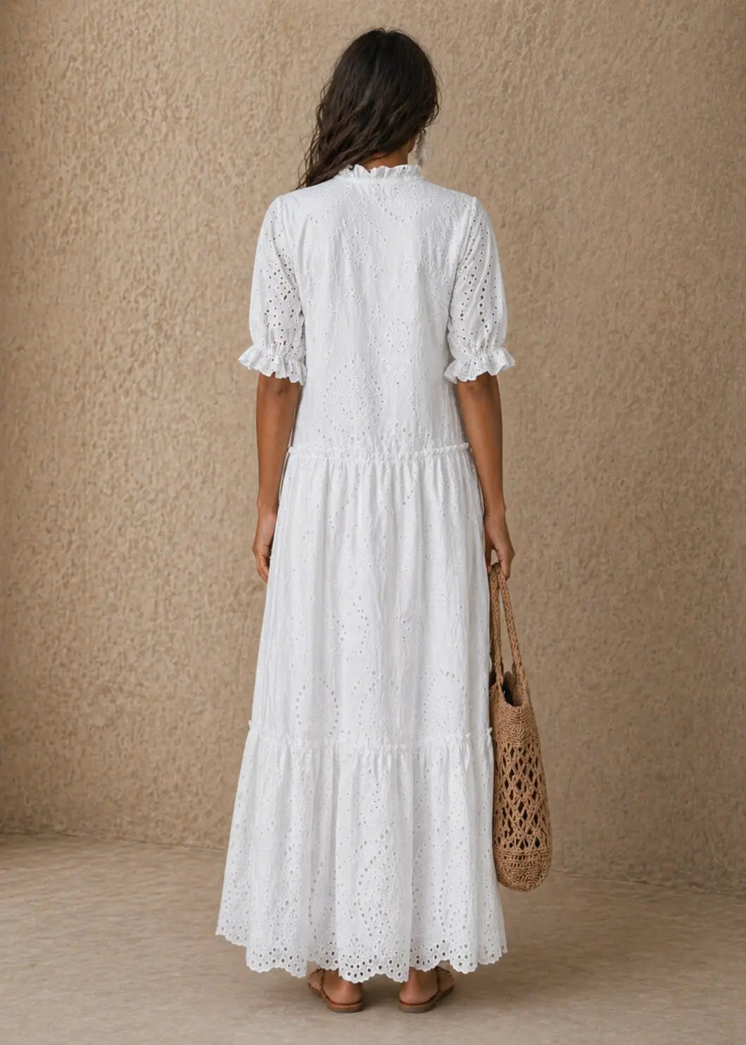 Vestido largo blanco bordado calado, volantes y corte holgado bohemio