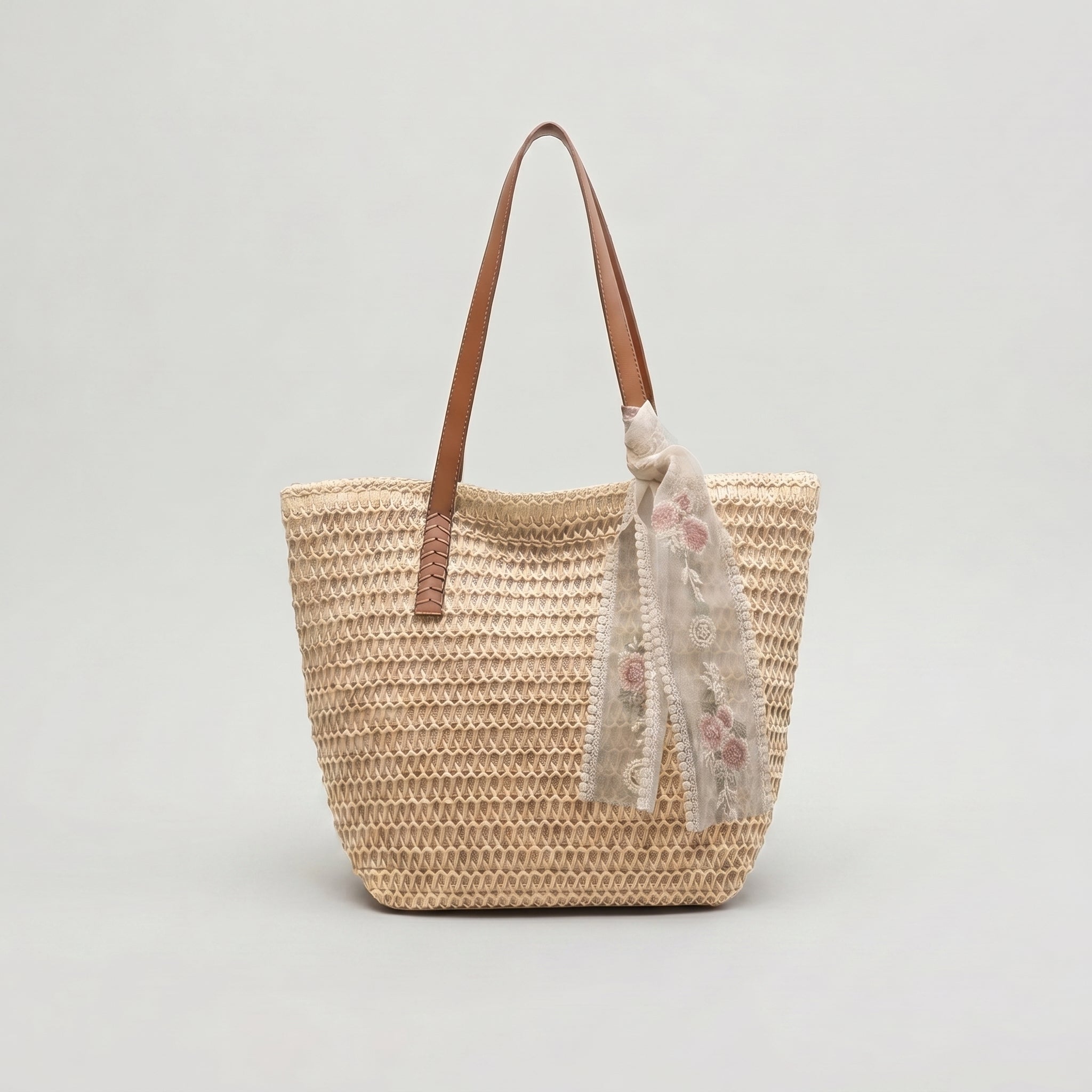 Bolso tote minimalista de rafia