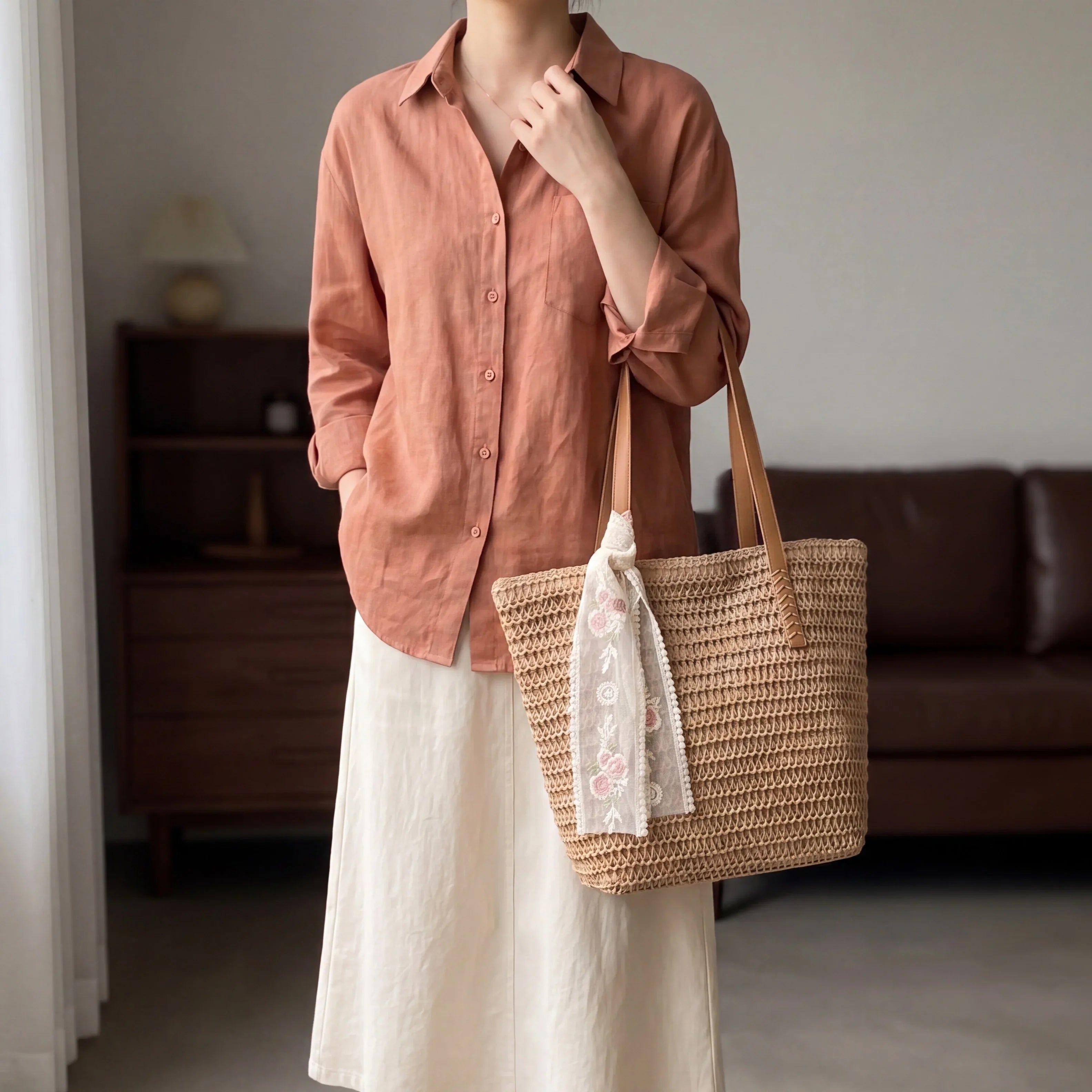 Bolso tote minimalista de rafia