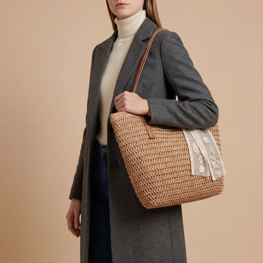 Bolso tote minimalista de rafia