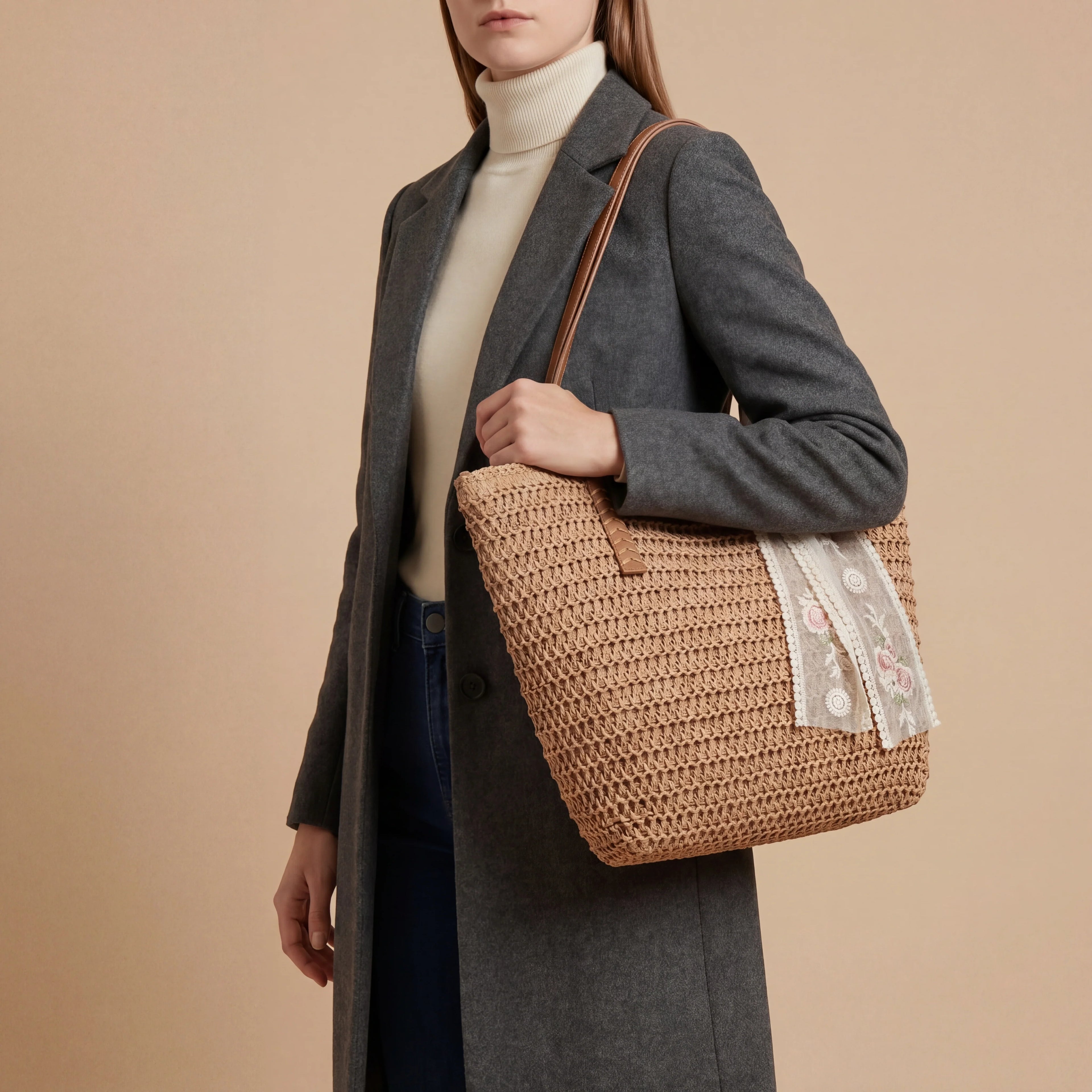 Bolso tote minimalista de rafia
